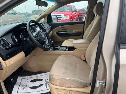 Used 2016 Kia Sedona LX w/ Option Group 020 FWD image 9