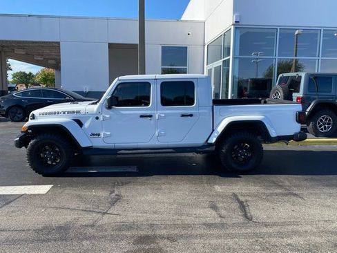 Used 2025 Jeep Gladiator Sport image 6