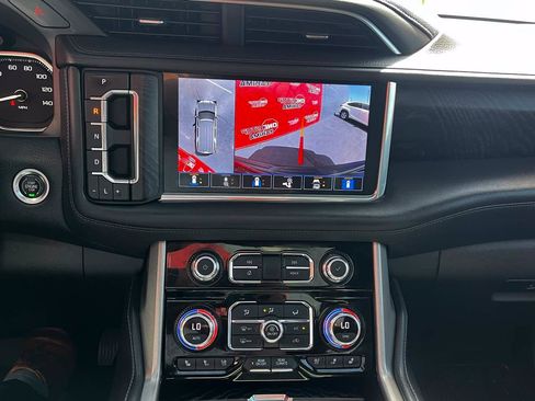 Used 2021 GMC Yukon Denali w/ LPO, Illumination Package AWD/4WD image 11