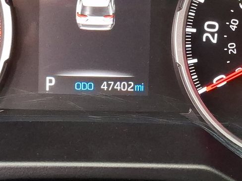 Used 2019 Toyota RAV4 LE w/ Carpet Mat Package image 20