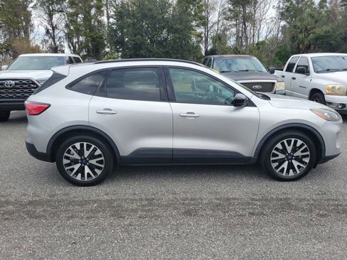 Used 2020 Ford Escape SE Sport image 9