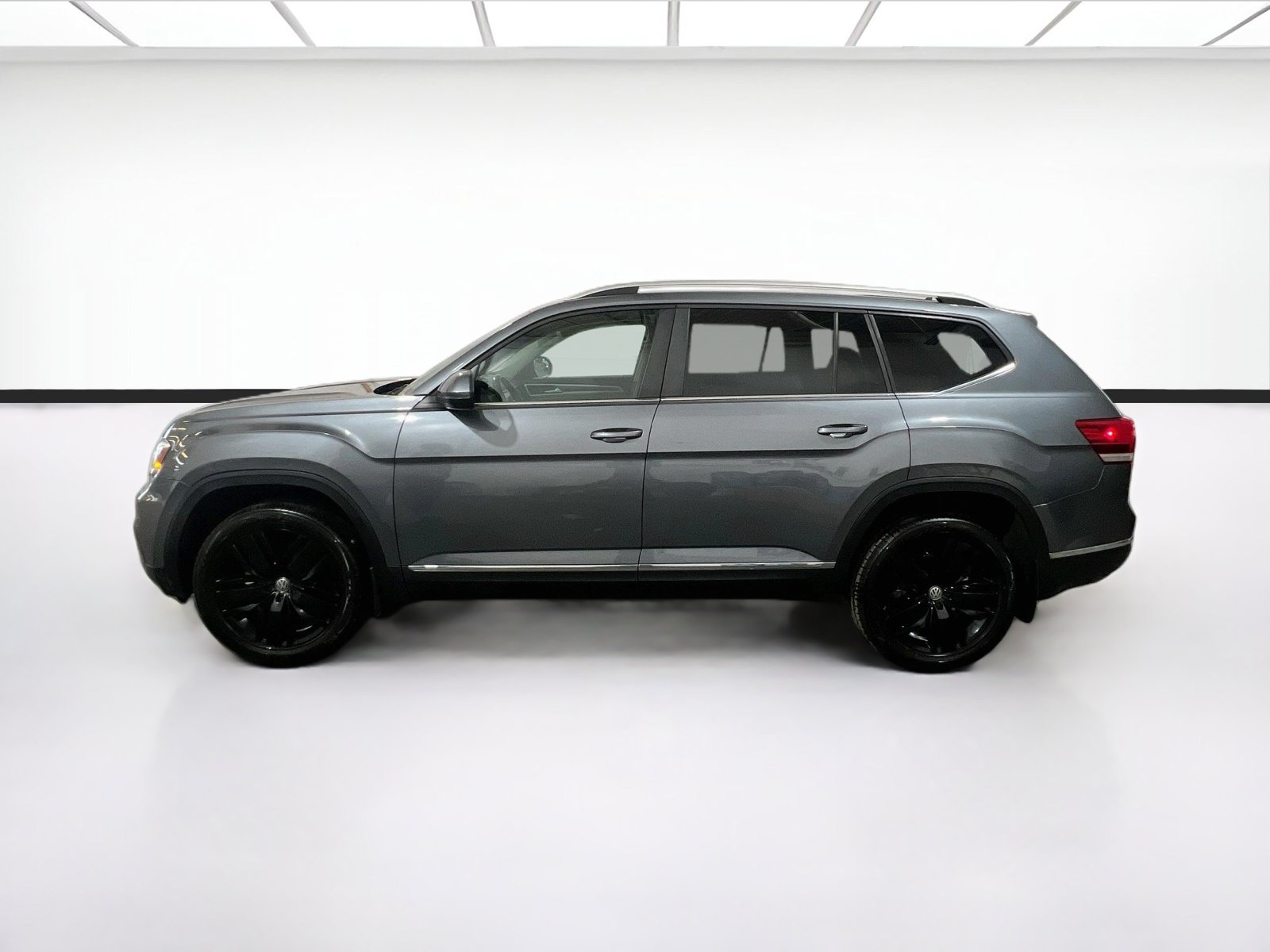 Used 2019 Volkswagen Atlas SEL FWD image 24