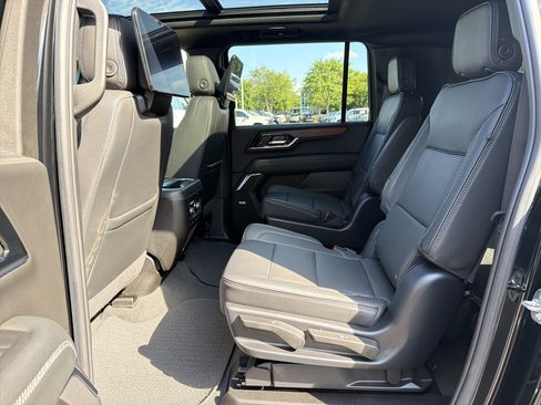 Used 2025 GMC Yukon XL Denali w/ Denali Reserve Package AWD/4WD image 31