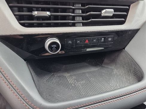 Used 2025 Ford Explorer Active w/ Active Comfort Package RWD image 23