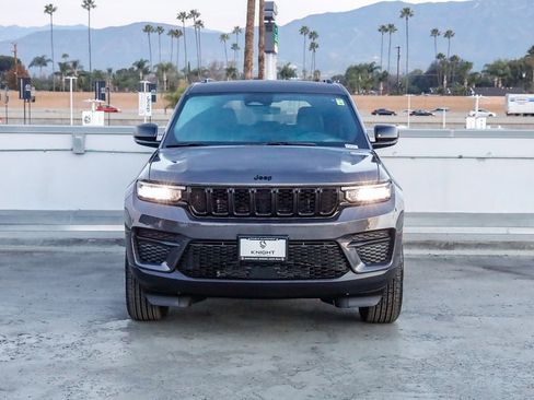 New 2025 Jeep Grand Cherokee Altitude image 3