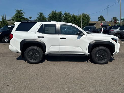New 2026 Toyota 4Runner SR5 AWD/4WD image 8