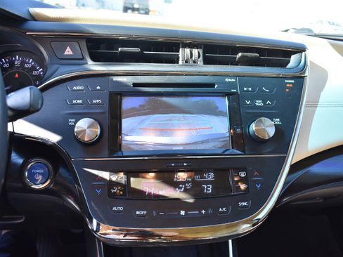 Used 2018 Toyota Avalon XLE Premium image 19