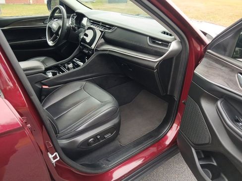 Certified 2023 Jeep Grand Cherokee Limited image 34