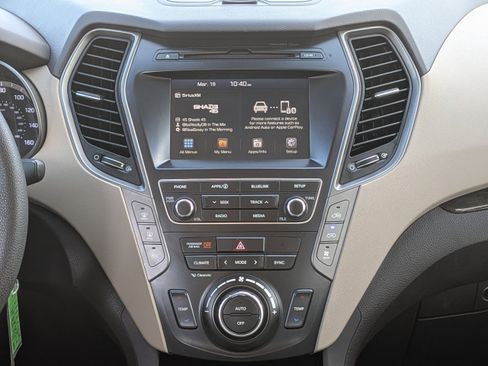 Used 2018 Hyundai Santa Fe SE image 19