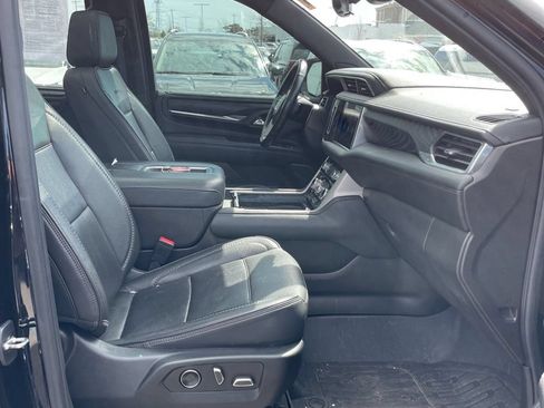 Used 2021 GMC Yukon Denali w/ Denali Premium Package AWD/4WD image 8