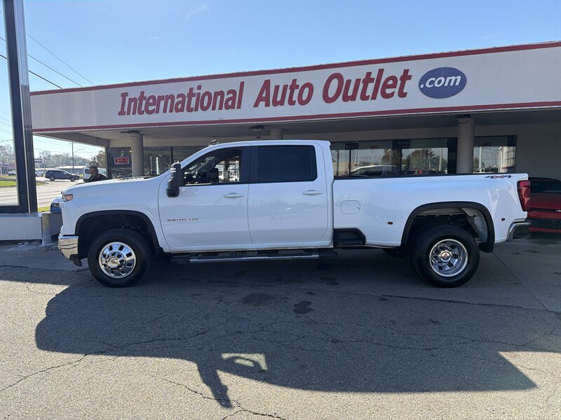 Used 2025 Chevrolet Silverado 3500 LT w/ Safety Package AWD/4WD image 1