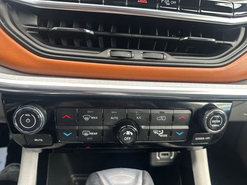 Used 2023 Jeep Compass Limited image 11