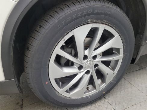 Used 2015 Nissan Rogue SL image 31