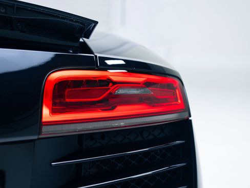 Used 2014 Audi R8 V8 image 18