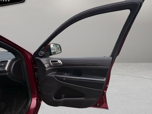 Used 2018 Jeep Grand Cherokee Altitude image 32