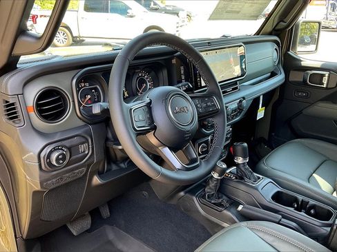 New 2025 Jeep Gladiator Mojave image 6