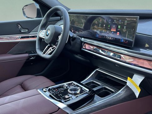 New 2026 BMW 740i image 27