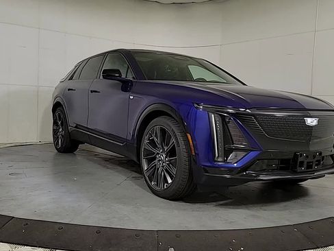 New 2026 Cadillac Lyriq Signature Sport image 2