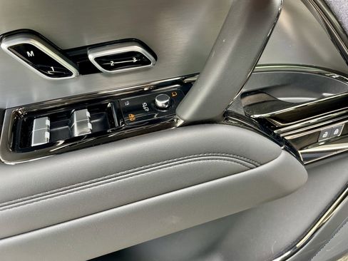 Certified 2025 Land Rover Range Rover Sport AWD/4WD image 11