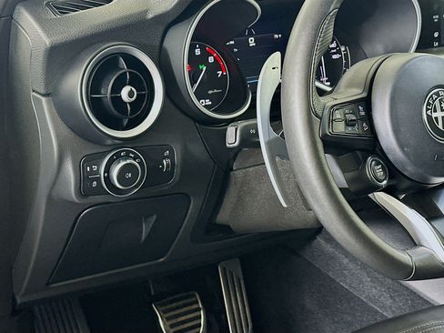 Used 2022 Alfa Romeo Stelvio Veloce image 17