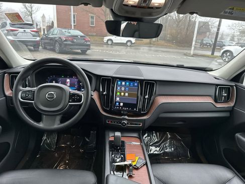 Used 2023 Volvo XC60 B5 Plus image 25