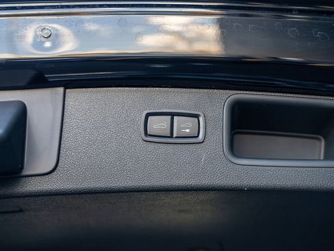 Used 2025 Porsche Macan image 21