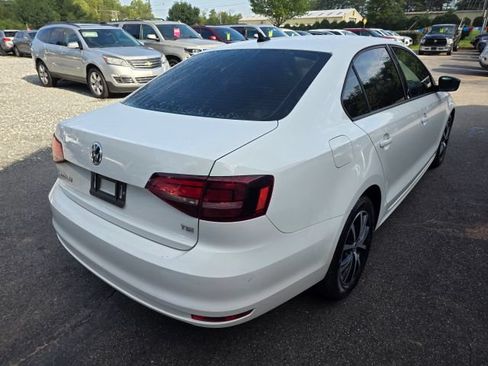 Used 2016 Volkswagen Jetta SE FWD image 5