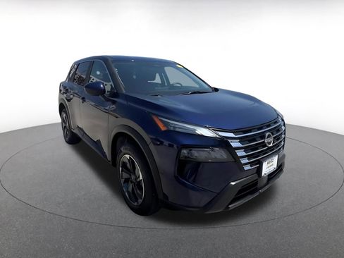 Used 2025 Nissan Rogue SV AWD/4WD image 2