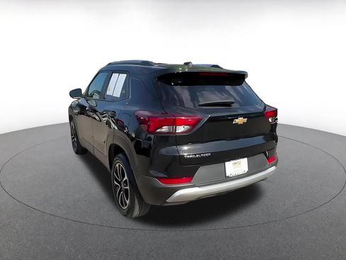 Used 2025 Chevrolet TrailBlazer LT FWD image 11