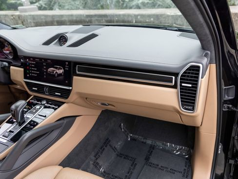 Certified 2023 Porsche Cayenne GTS AWD/4WD image 66