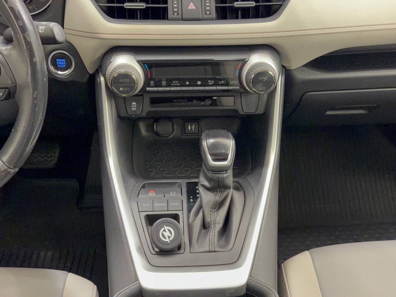 Used 2019 Toyota RAV4 XLE Premium FWD image 22