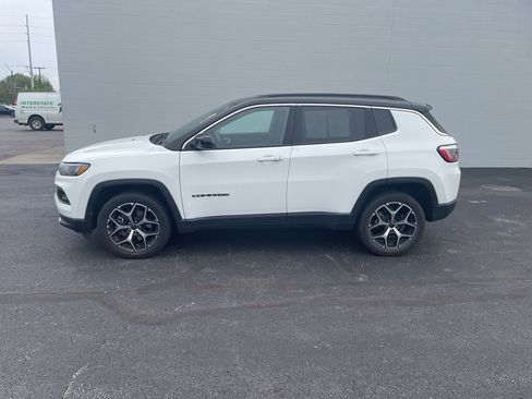 Used 2025 Jeep Compass Limited AWD/4WD image 4