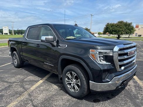 Used 2019 GMC Sierra 1500 SLE w/ X31 Off-Road Package AWD/4WD image 3