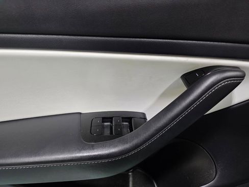 Used 2019 Tesla Model 3 Standard Range Plus image 18