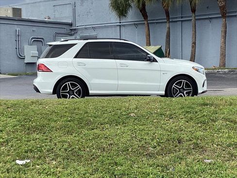 Used 2017 Mercedes-Benz GLE 43 AMG AMG GLE 43 w/ Premium 2 Package image 9