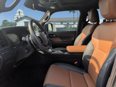 Used 2025 Lexus GX 550 w/ Cold Area Package AWD/4WD image 11