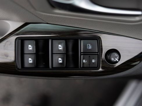 Used 2017 Toyota Sienna XLE image 21