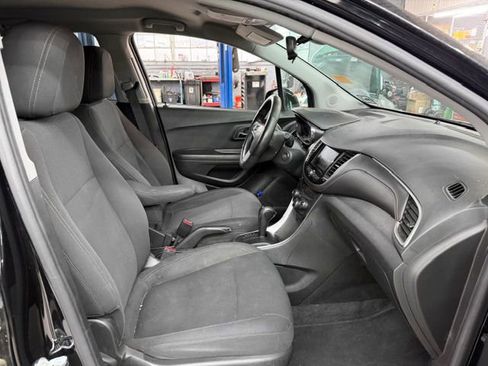 Used 2020 Chevrolet Trax LS w/ Tint and Cruise Package FWD image 8