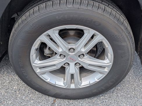 Used 2024 GMC Terrain SLE image 10