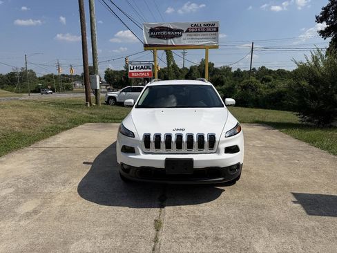 Used 2017 Jeep Cherokee Latitude w/ Comfort/Convenience Group AWD/4WD image 2