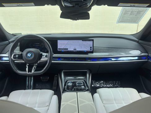 Used 2023 BMW i7 xDrive60 AWD/4WD image 13