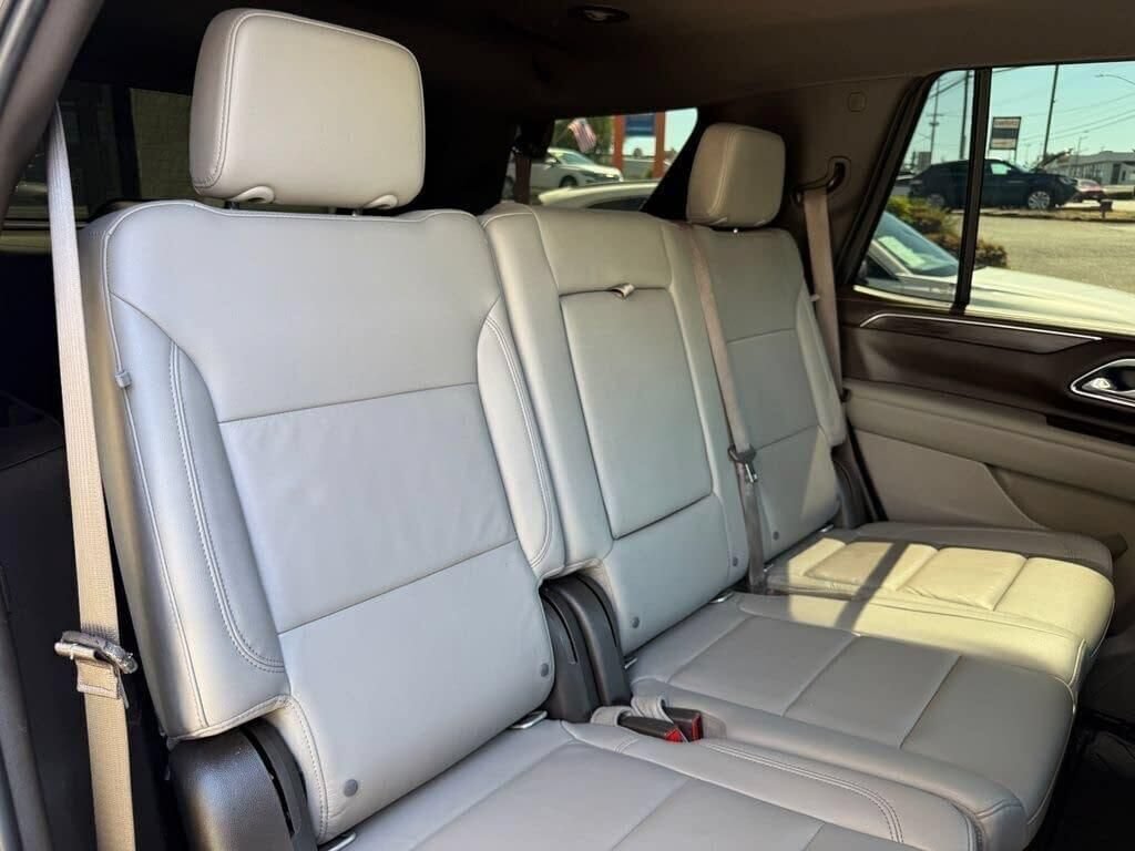 Used 2021 Chevrolet Tahoe Z71 w/ Luxury Package AWD/4WD image 12