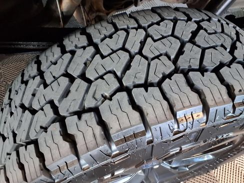 Used 2019 Ford F150 Lariat w/ Equipment Group 502A Luxury AWD/4WD image 9