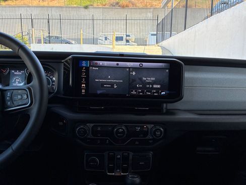 Used 2025 Jeep Wrangler Sport S image 17