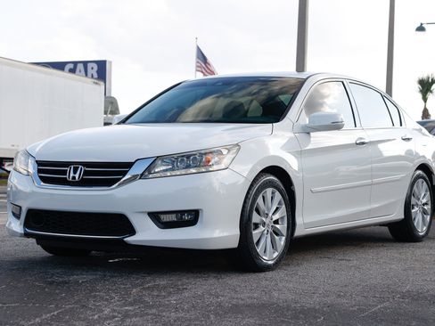 Used 2015 Honda Accord Touring image 3