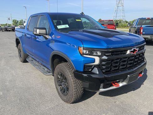 Used 2023 Chevrolet Silverado 1500 ZR2 w/ Technology Package image 2