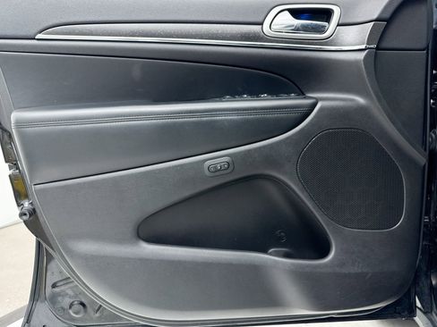 Used 2018 Jeep Grand Cherokee Limited image 28