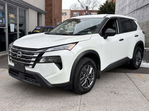 Used 2024 Nissan Rogue S image 7