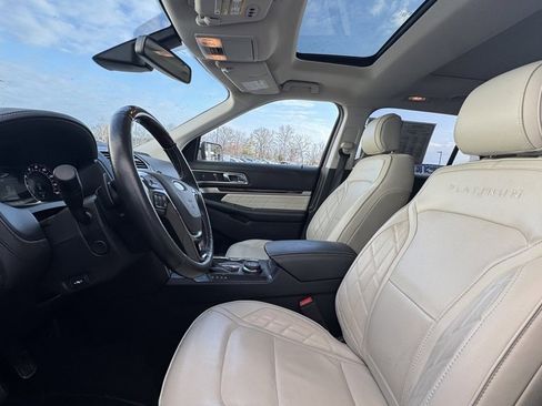 Used 2017 Ford Explorer Platinum image 16