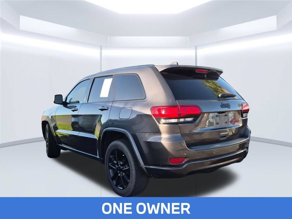 Used 2021 Jeep Grand Cherokee Laredo X RWD image 2